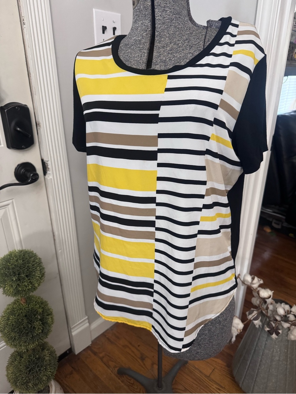 Women’s Vince Camuto Striped Short Sleeve Women’s Top in Yellow, Black Cream MD